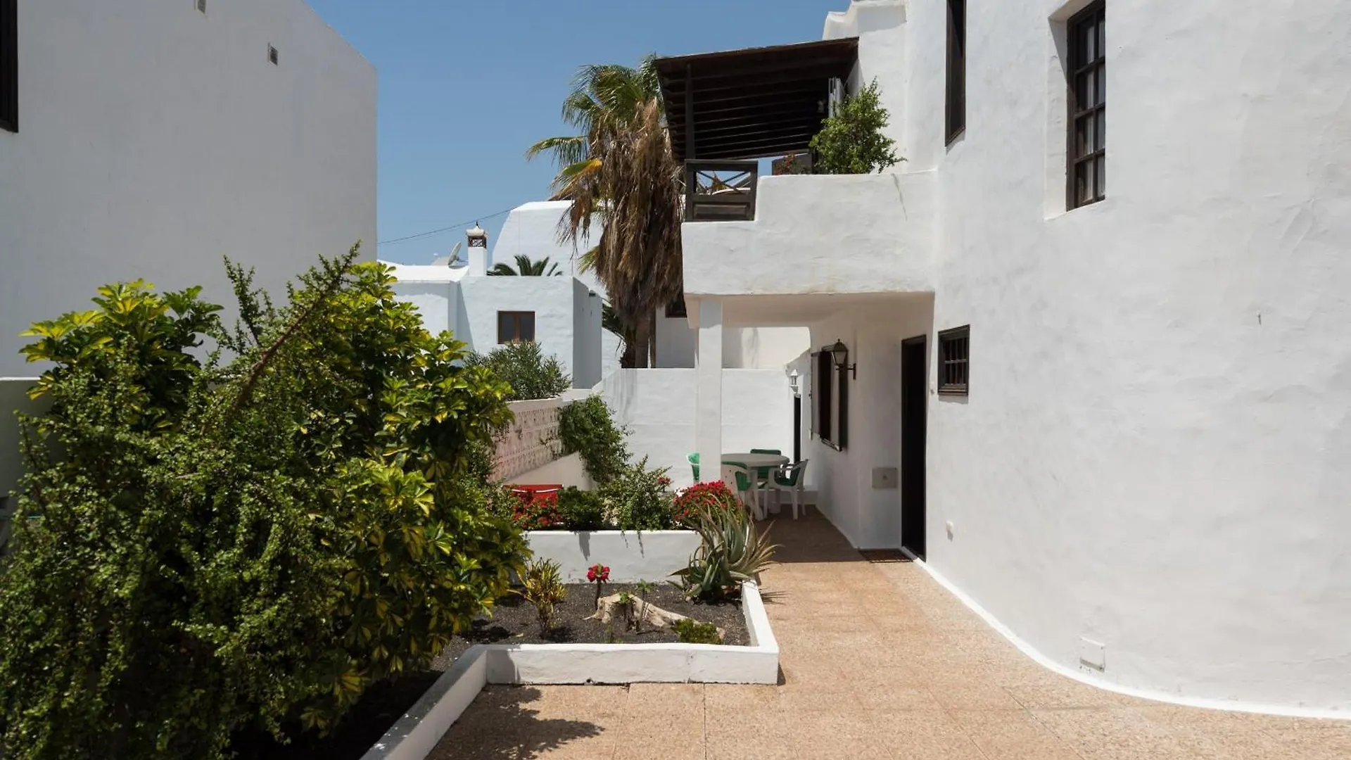 2Br Beach House - Solarium Terrace Shower - 13 Puerto del Carmen  Spain