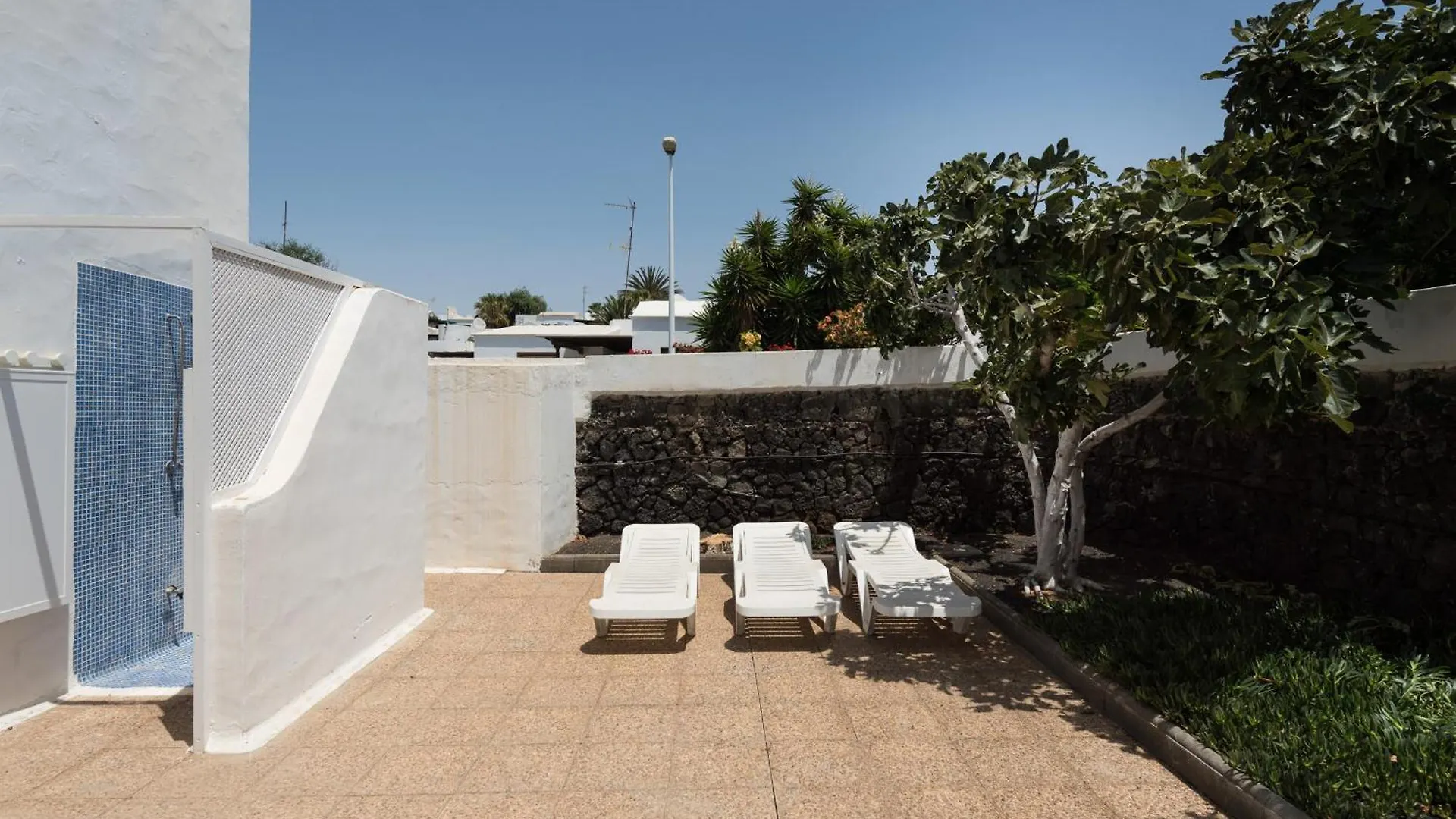 2Br Beach House - Solarium Terrace Shower - 13 Puerto del Carmen  Villa Puerto del Carmen (Lanzarote)