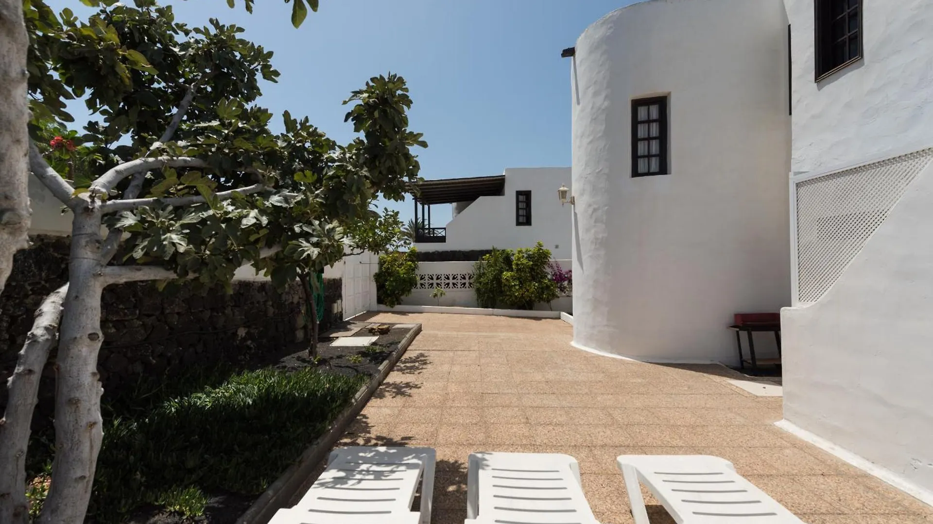 2Br Beach House - Solarium Terrace Shower - 13 Puerto del Carmen  Puerto del Carmen (Lanzarote)